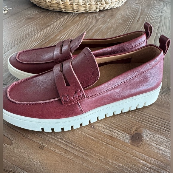 Vionic Women’s Red Uptown Leather Loafers sz 6.5 NWT - Picture 4 of 8